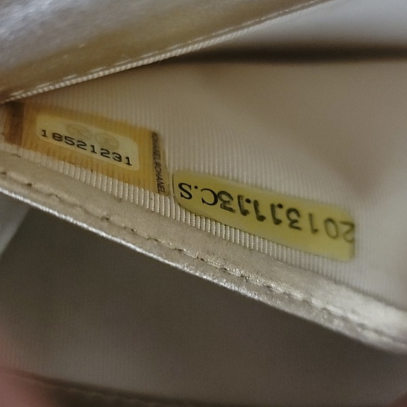 Chanel gold matelasse bifold lambskin wallet with box - Picture 5 of 8